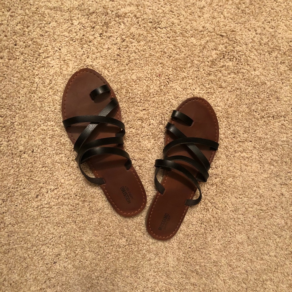Mossimo women’s sandal (size 7)